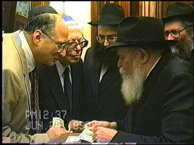 Rabbi Slonim &amp; Friends with the Rebbe.JPG